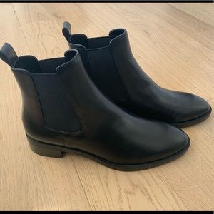 NEW Flat leather ankle boots, size US 9 / IT 40